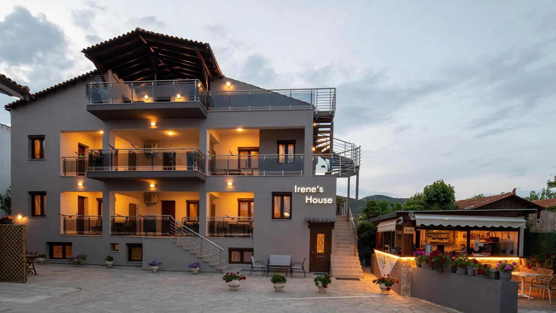 Irene'S House Kalamitsi Aparthotel